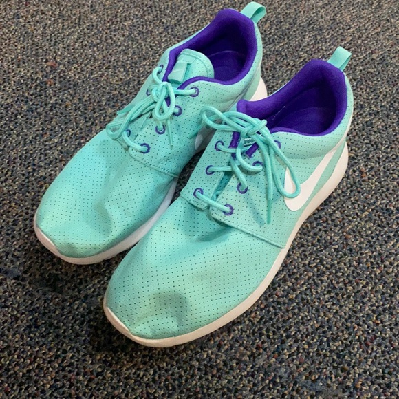 Nike Shoes - Roshe Runs Nike Sneakers